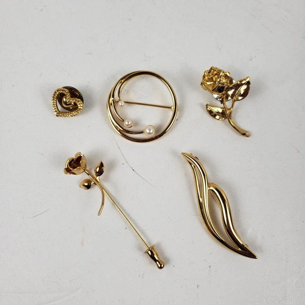 Vintage Gold Tone Brooch Pin Lot 5pc (2 Monet) Pearl Rose Heart Stick Pin Set